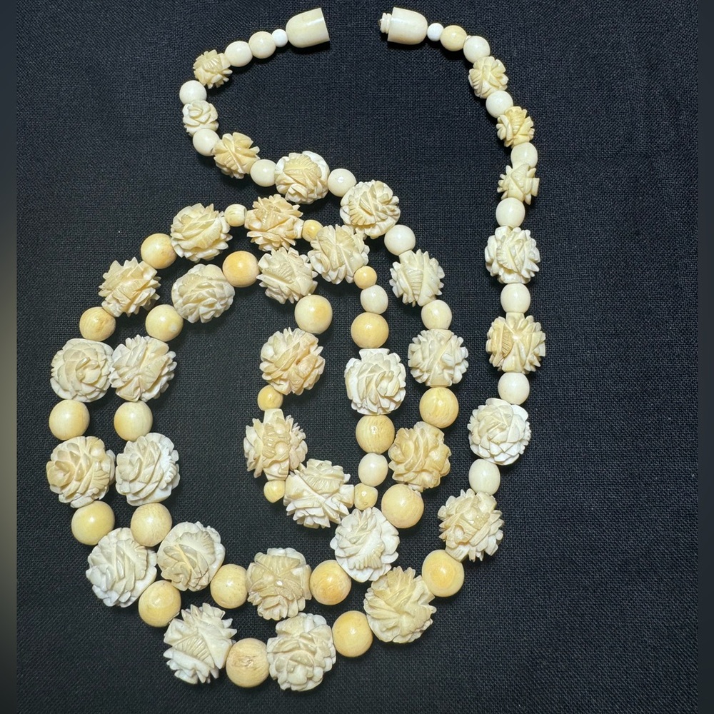 Vintage Art Deco Cream Carved Celluloid Bead Flower Graduated Necklace